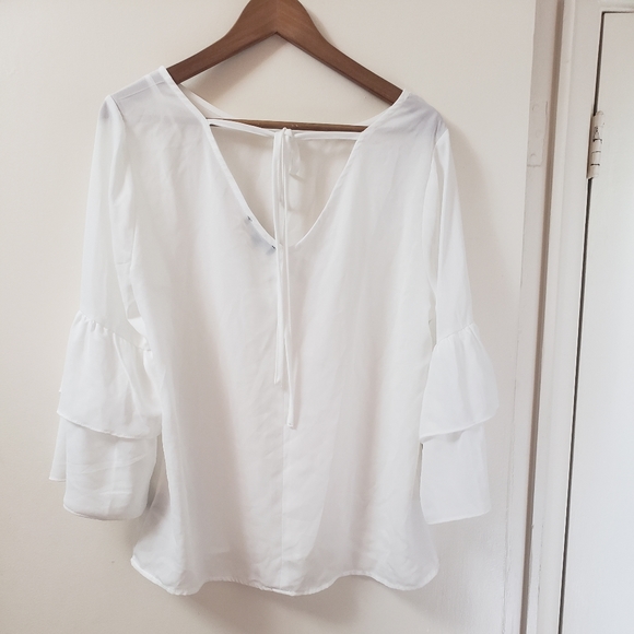 2/$30 Gorgeous blouse !!!! - Picture 3 of 3